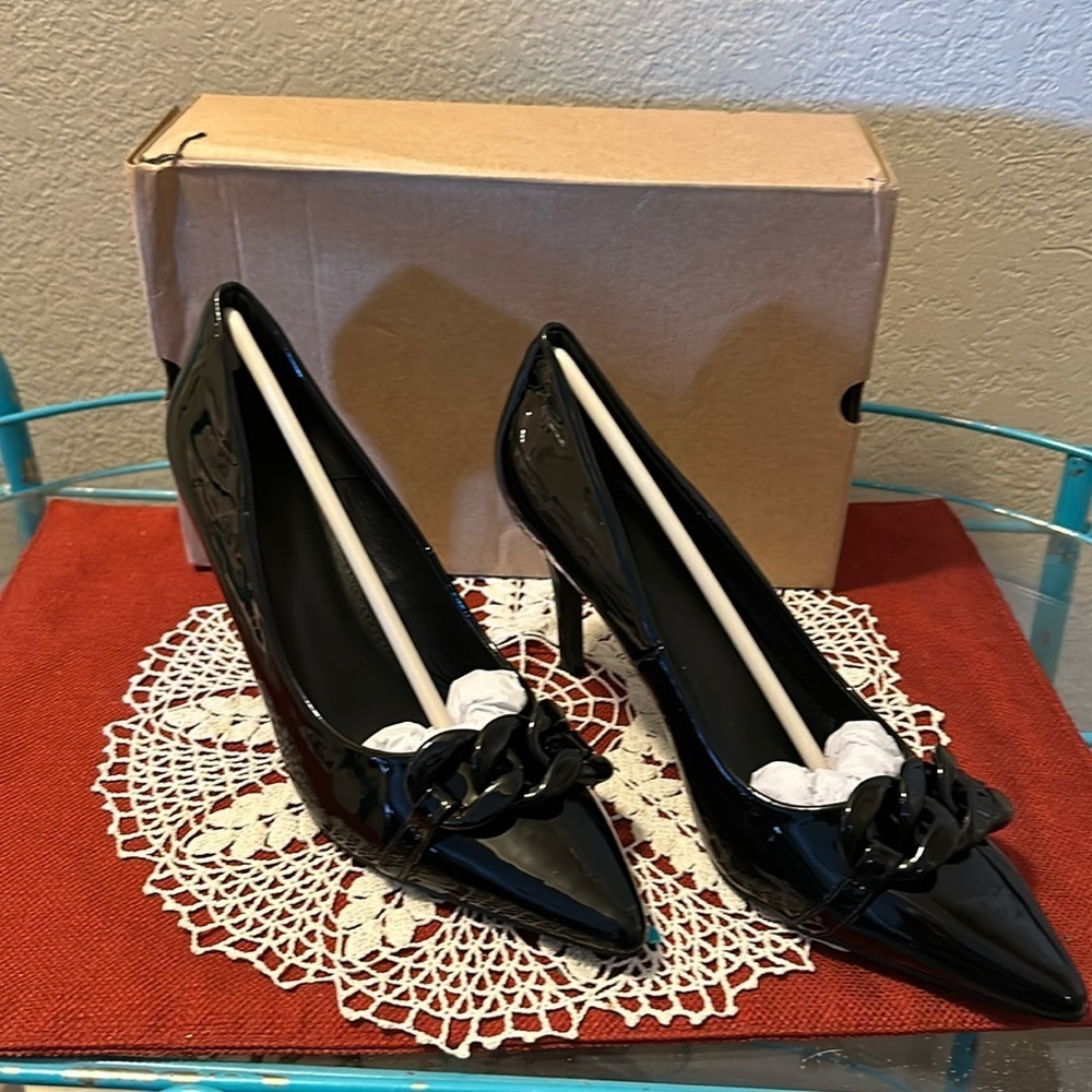 New in box black heels with detailing across toe area - Picture 1 of 4